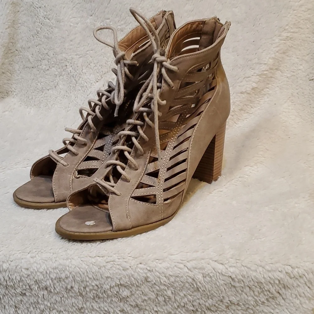 Report Elwa Heels SZ 8.5